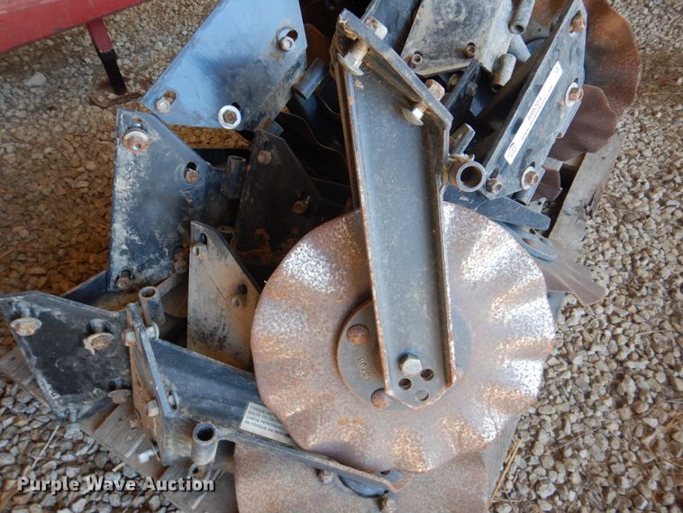image for item IH9204 (15) Kinze no-till coulters