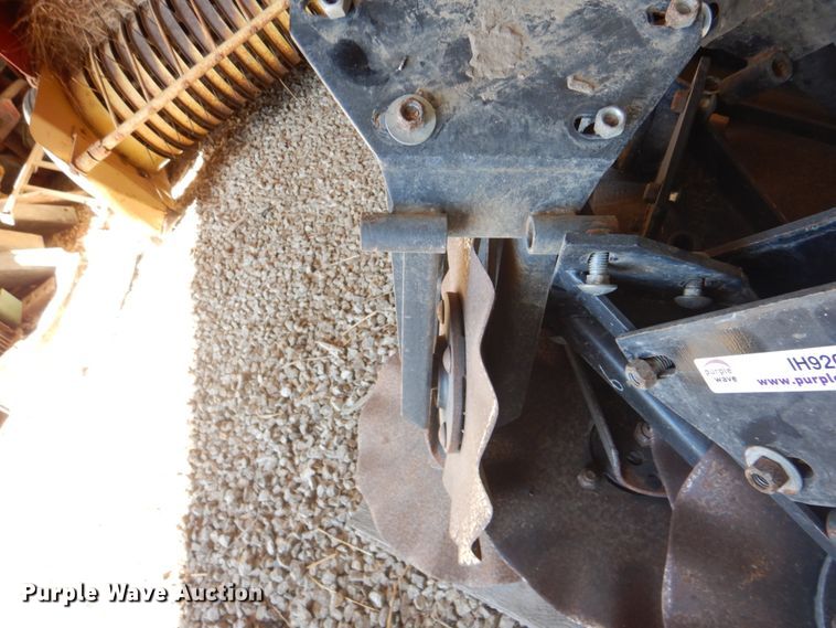 image for item IH9204 (15) Kinze no-till coulters