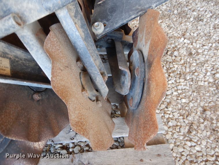 image for item IH9204 (15) Kinze no-till coulters