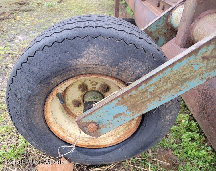 image for item JE9897 John Deere ER020  soil compactor