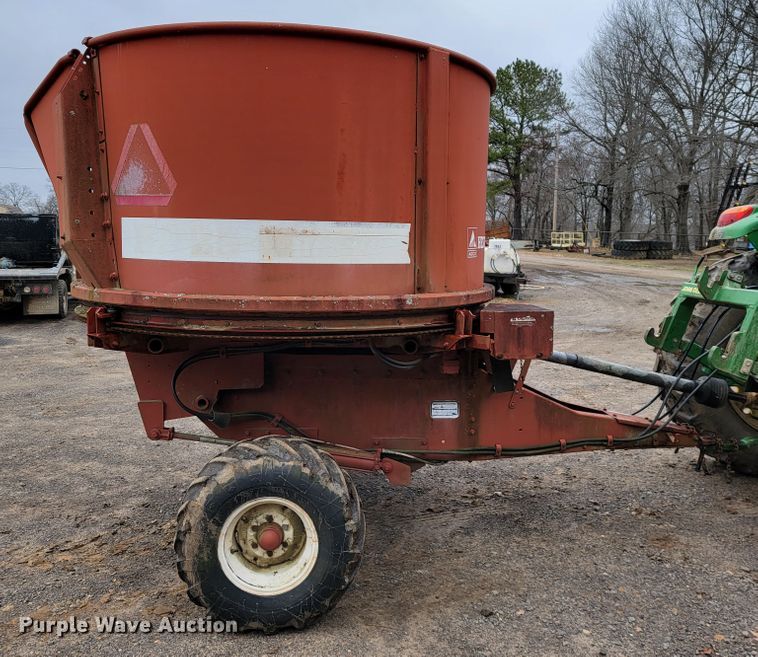 image for item JE9902 Hesston BP25  bale processor