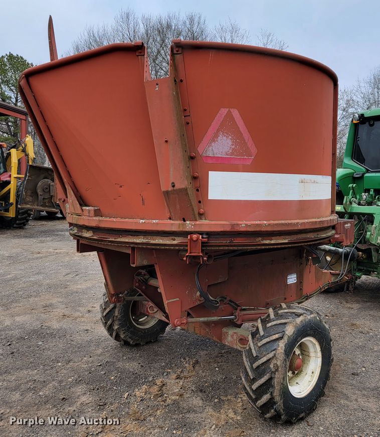 image for item JE9902 Hesston BP25  bale processor