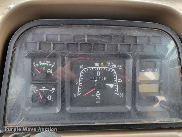 image for item JE9903 2004 Case IH MXM130  MFWD tractor