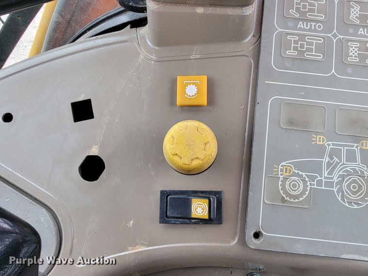 image for item JE9903 2004 Case IH MXM130  MFWD tractor