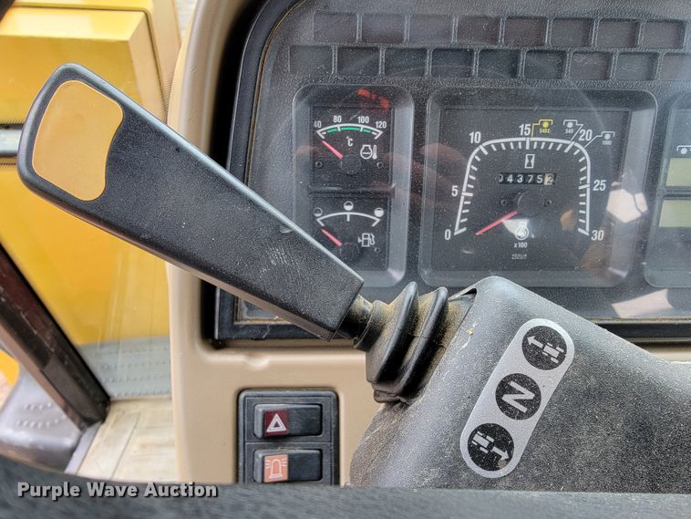 image for item JE9903 2004 Case IH MXM130  MFWD tractor