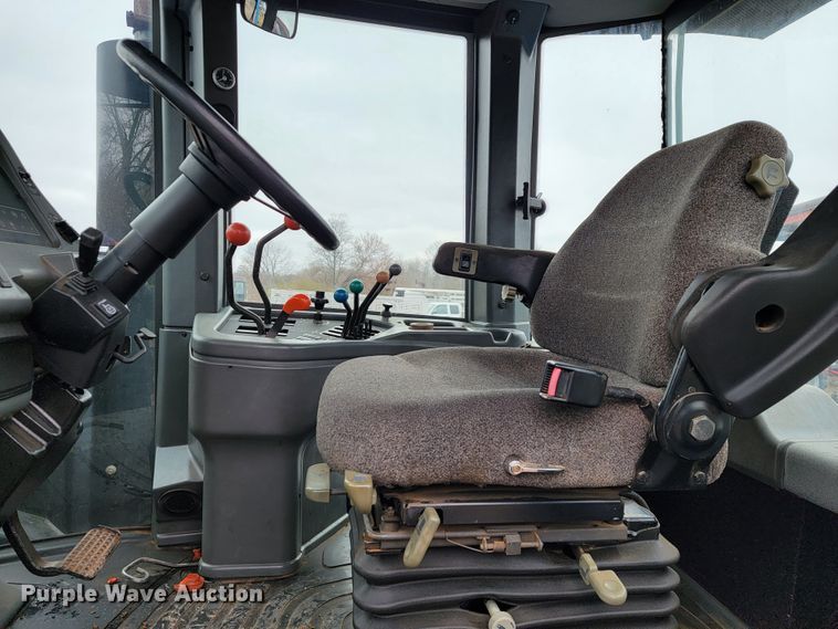 image for item JE9904 1998 New Holland 9482  4WD tractor