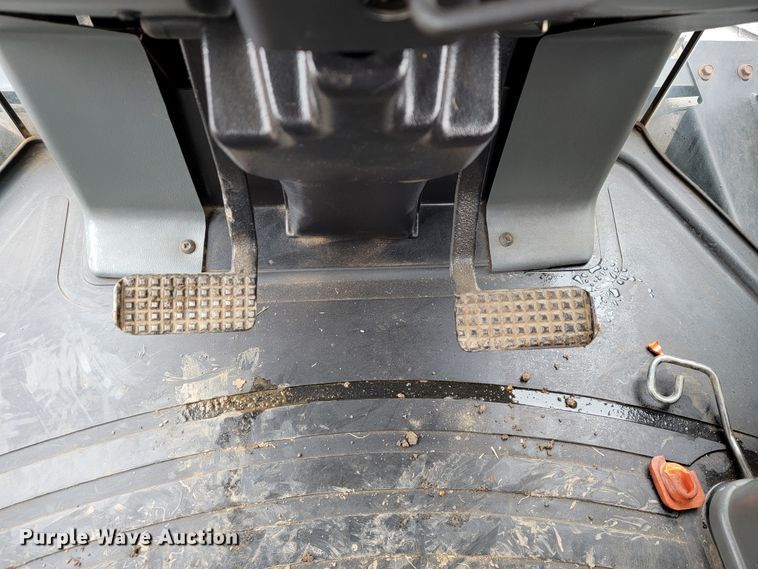 image for item JE9904 1998 New Holland 9482  4WD tractor