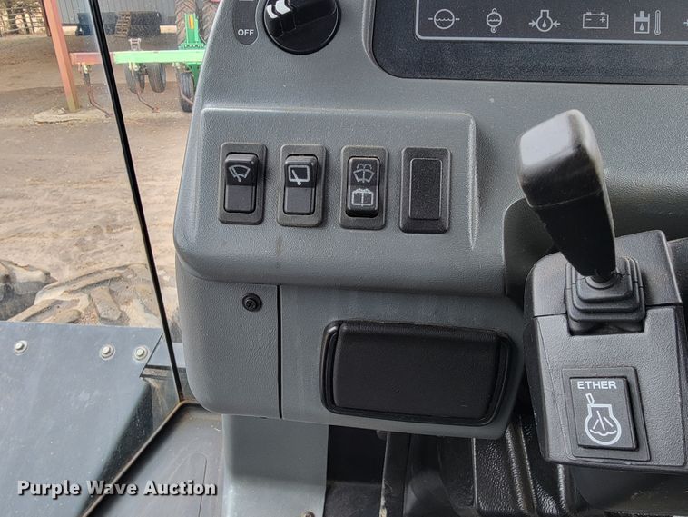 image for item JE9904 1998 New Holland 9482  4WD tractor