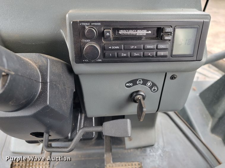 image for item JE9904 1998 New Holland 9482  4WD tractor