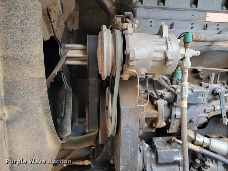 image for item JE9904 1998 New Holland 9482  4WD tractor