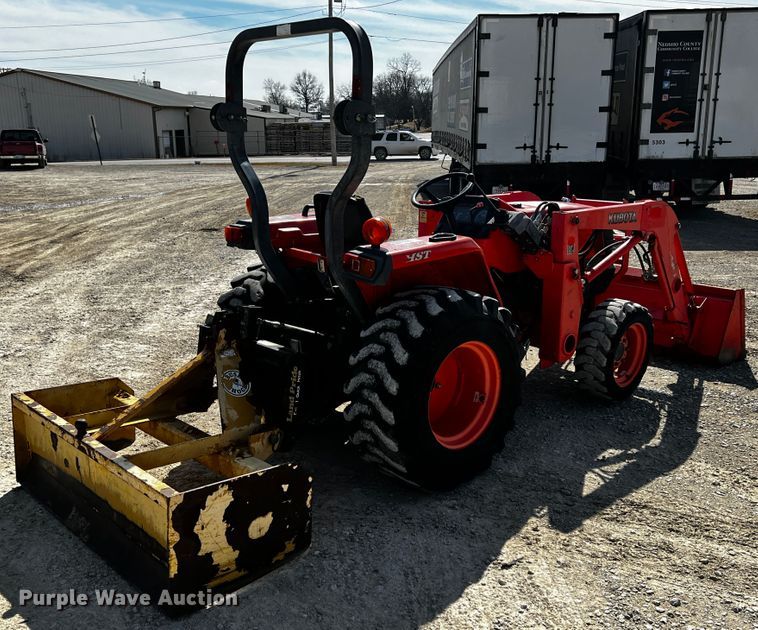 image for item JH9391 Kubota L3400  MFWD tractor