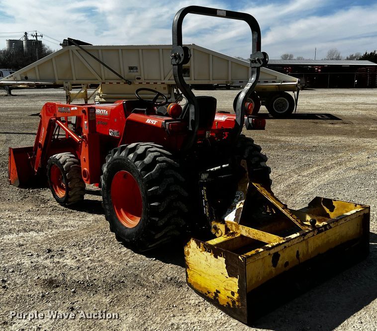 image for item JH9391 Kubota L3400  MFWD tractor