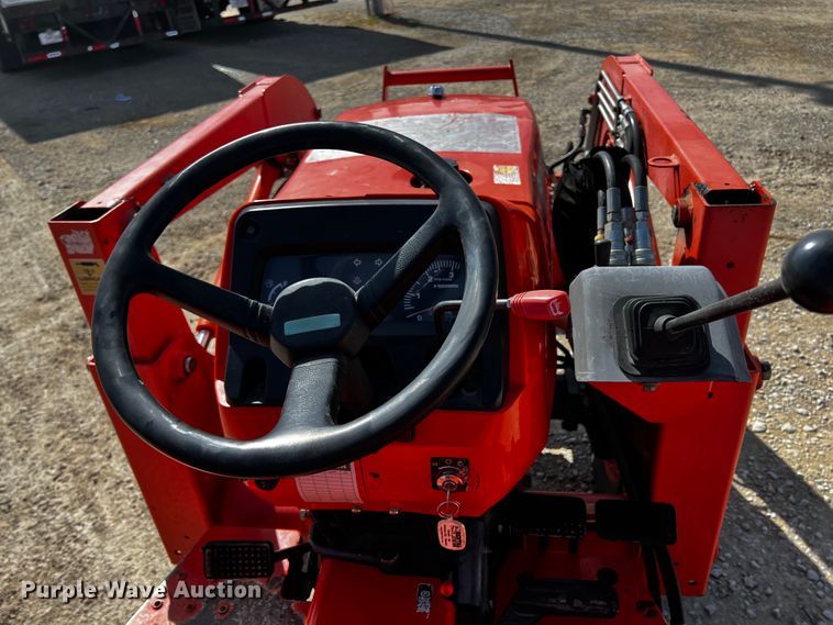 image for item JH9391 Kubota L3400  MFWD tractor