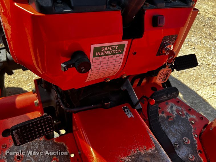 image for item JH9391 Kubota L3400  MFWD tractor