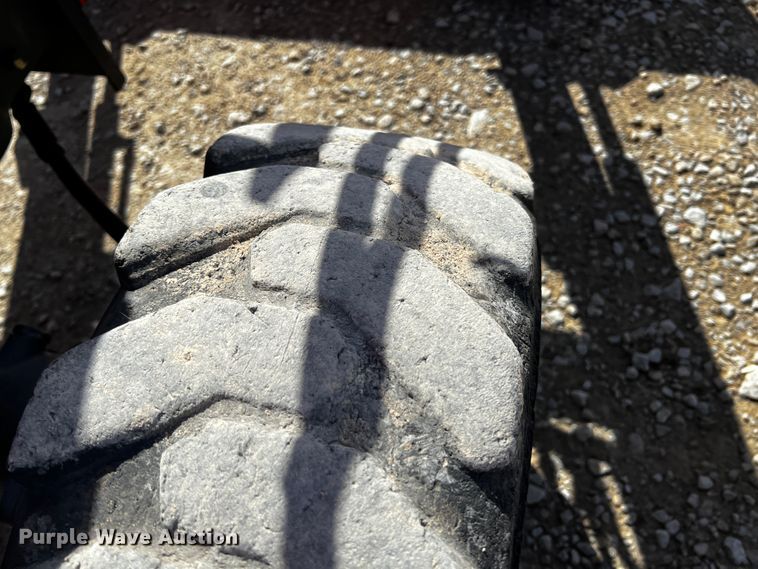 image for item JH9391 Kubota L3400  MFWD tractor