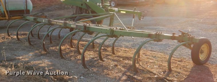 image for item JJ9324 John Deere 1600  chisel