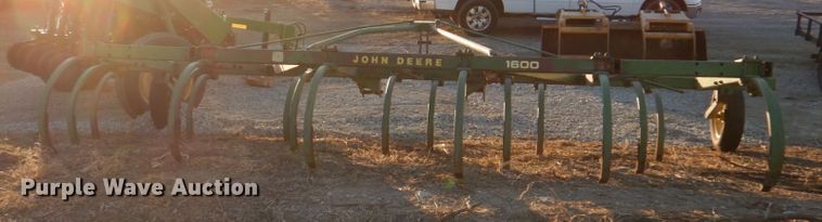 image for item JJ9324 John Deere 1600  chisel