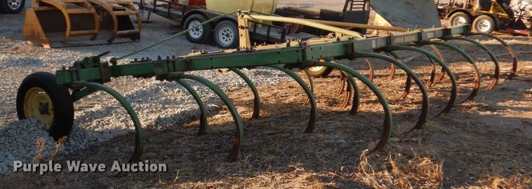 image for item JJ9324 John Deere 1600  chisel