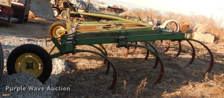 image for item JJ9324 John Deere 1600  chisel