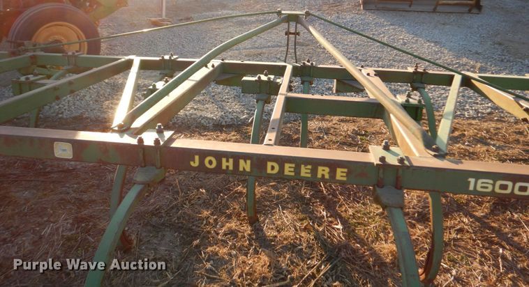 image for item JJ9324 John Deere 1600  chisel