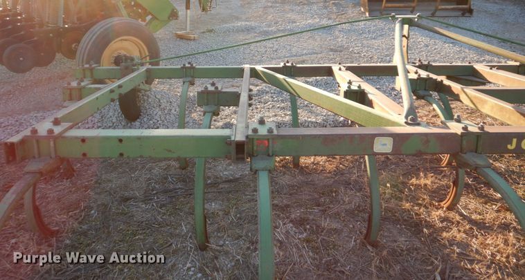 image for item JJ9324 John Deere 1600  chisel