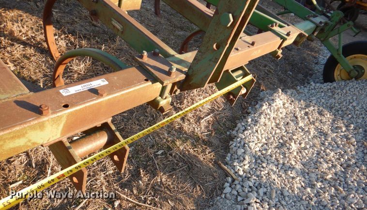 image for item JJ9324 John Deere 1600  chisel