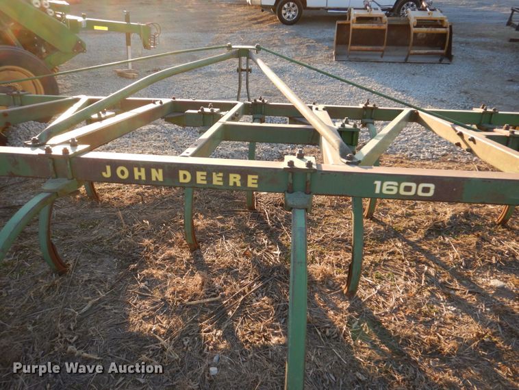 image for item JJ9324 John Deere 1600  chisel