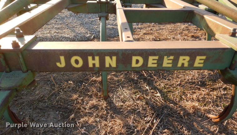 image for item JJ9324 John Deere 1600  chisel