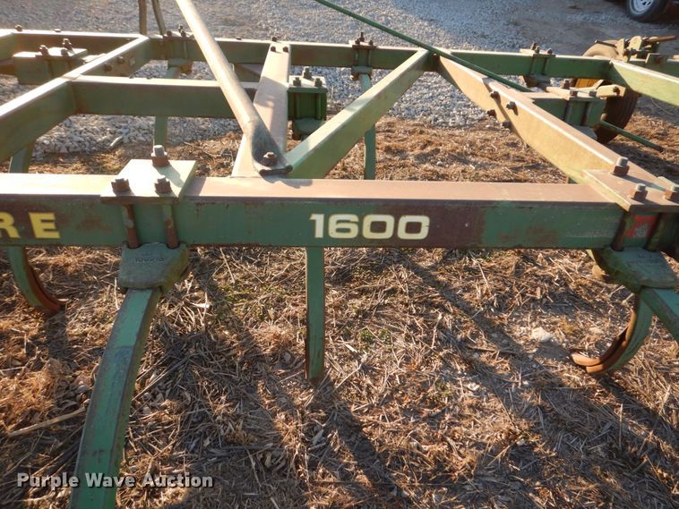 image for item JJ9324 John Deere 1600  chisel