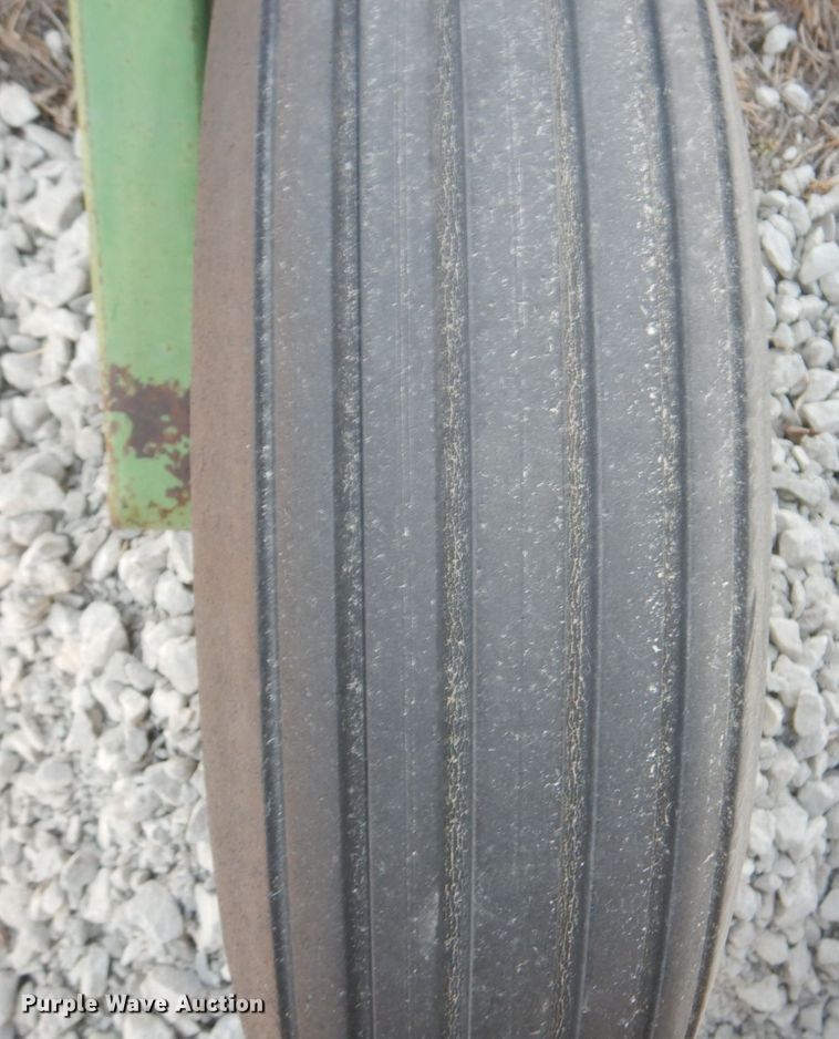 image for item JJ9324 John Deere 1600  chisel