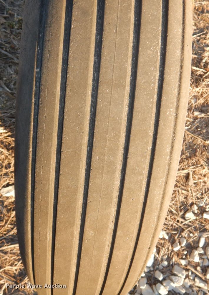 image for item JJ9324 John Deere 1600  chisel