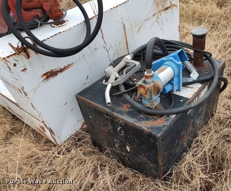 image for item JO9680 (2) fuel tanks