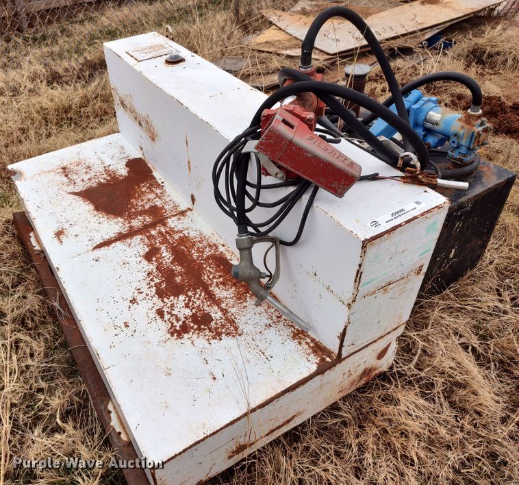 image for item JO9680 (2) fuel tanks