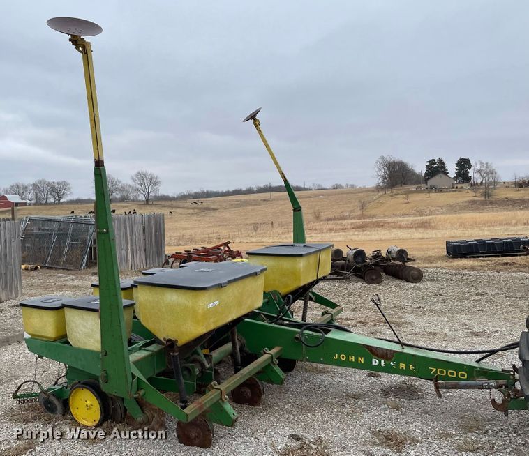 John Deere 7000 no-till planter in Butler, MO | Item JR9854 sold ...
