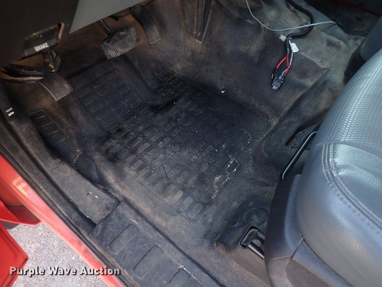 image for item DI1795 2011 Ford F250 Super Duty  Crew Cab utility bed pickup truck