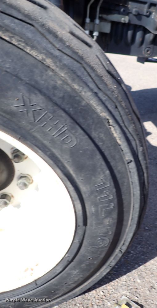 image for item DI1800 2009 New Holland T6020  tractor