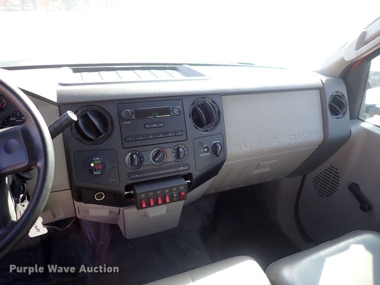 image for item DI1802 2008 Ford F250 Super Duty  utility bed pickup truck