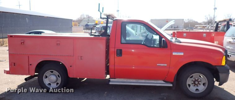 image for item DI1809 2006 Ford F250 Super Duty  utility bed pickup truck