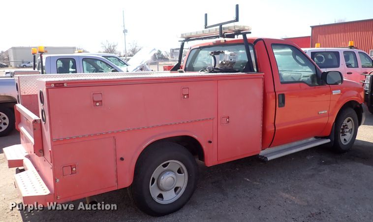 image for item DI1809 2006 Ford F250 Super Duty  utility bed pickup truck