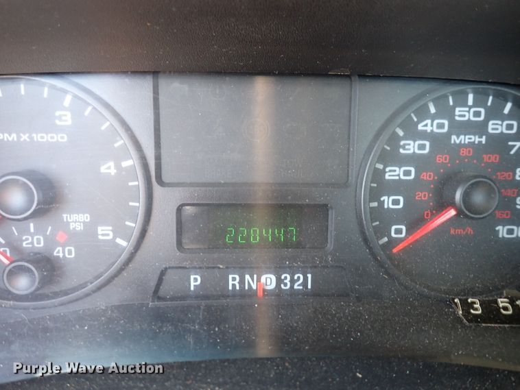 image for item DI1809 2006 Ford F250 Super Duty  utility bed pickup truck