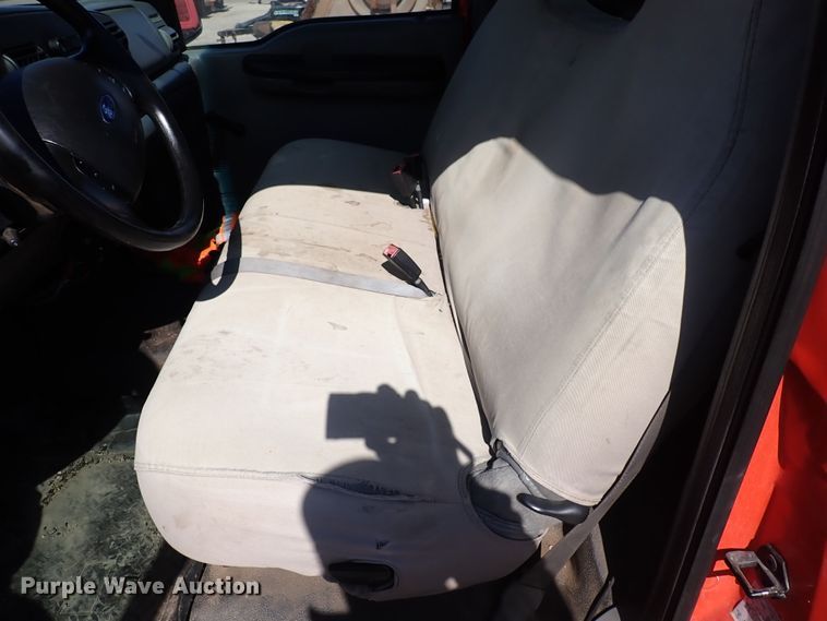 image for item DI1809 2006 Ford F250 Super Duty  utility bed pickup truck