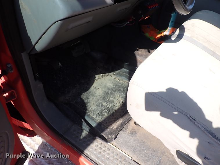 image for item DI1809 2006 Ford F250 Super Duty  utility bed pickup truck