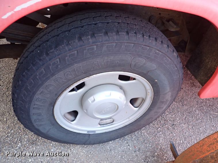 image for item DI1809 2006 Ford F250 Super Duty  utility bed pickup truck