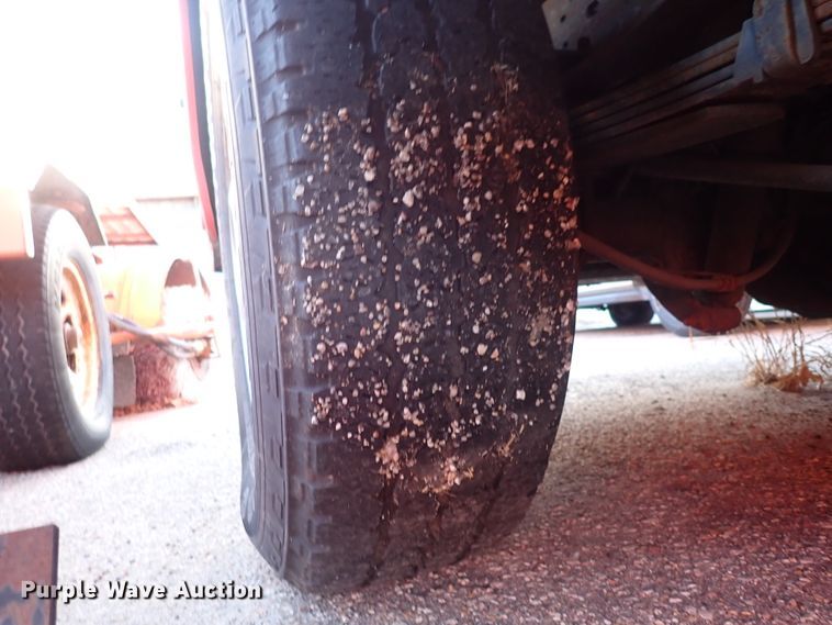 image for item DI1809 2006 Ford F250 Super Duty  utility bed pickup truck