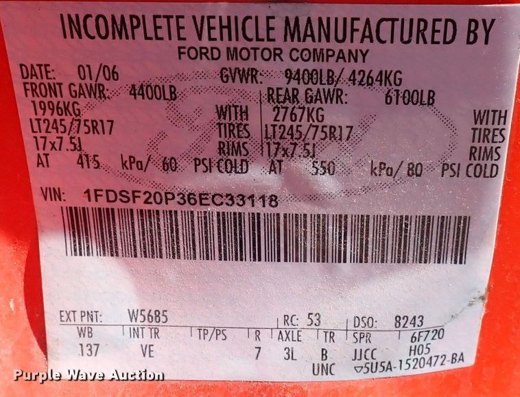 image for item DI1809 2006 Ford F250 Super Duty  utility bed pickup truck