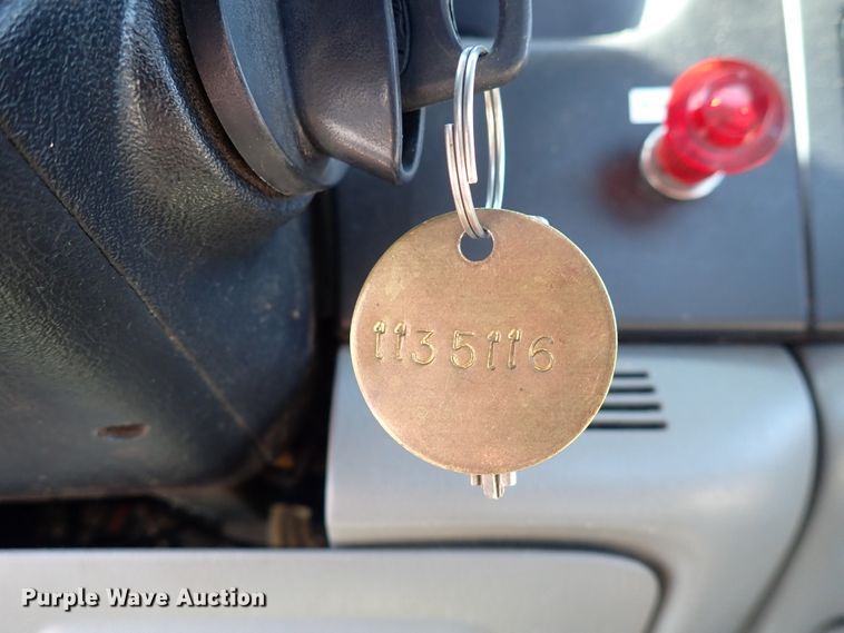 image for item DI1809 2006 Ford F250 Super Duty  utility bed pickup truck