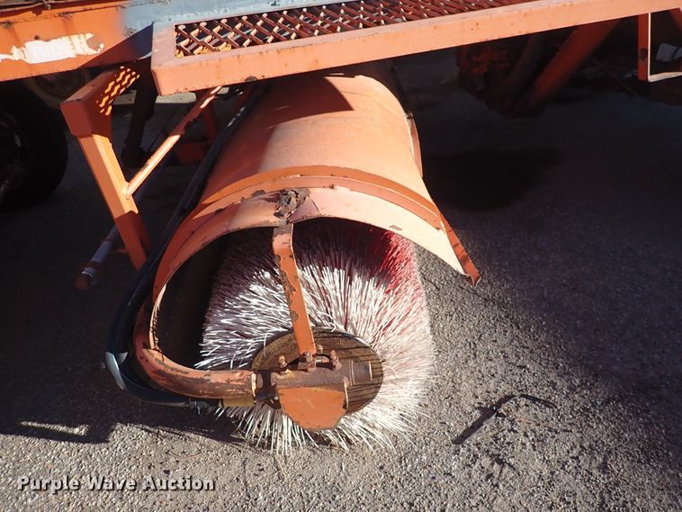 image for item DI1810 2004 Broce RJ-350  broom