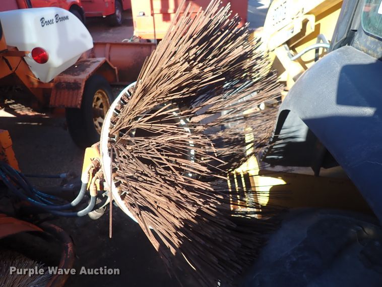 image for item DI1810 2004 Broce RJ-350  broom