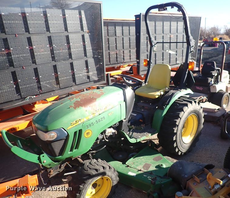 image for item DI1814 2009 John Deere 2520  MFWD tractor