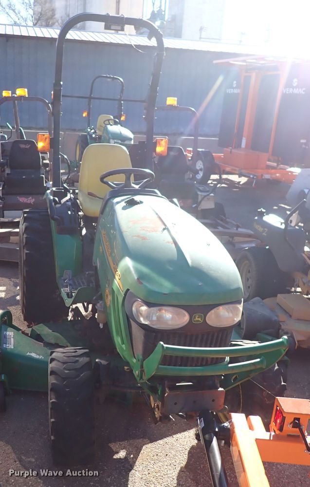 image for item DI1814 2009 John Deere 2520  MFWD tractor